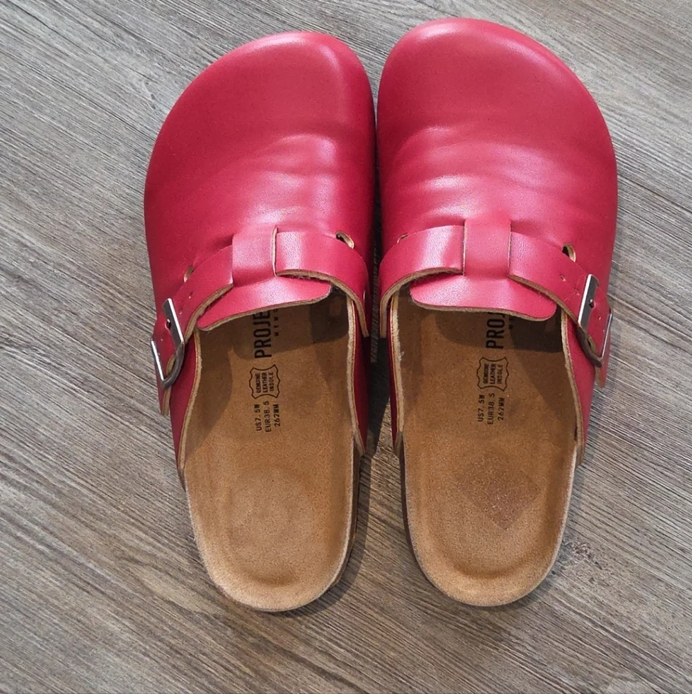 Project Cloud Women Red Leather Buckle Clogs Memory Foam Insole Sz 7.5 - Picture 4 of 14